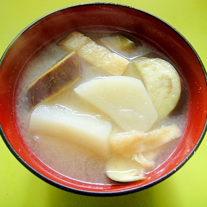 茄子とじゃがいも油揚げの味噌汁